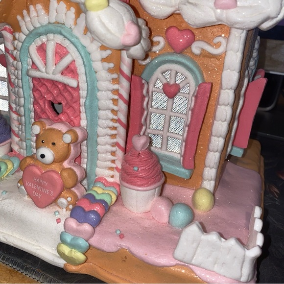 Viral 2025 pink pastels gingerbread house light up decor piece - Picture 5 of 12